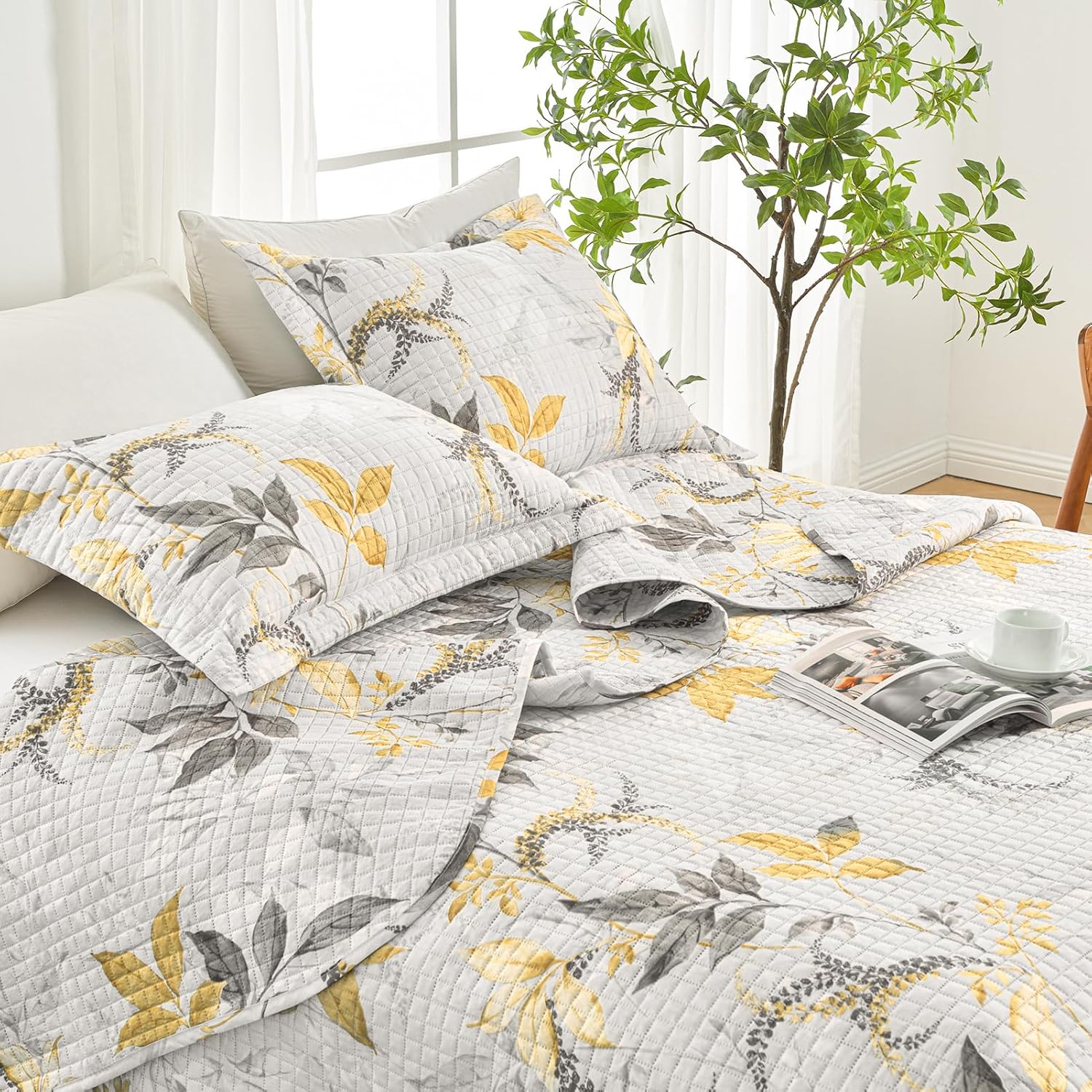 HollyHOME Full/Queen Quilt Set, 3 Pieces Quilt Set Full/Queen Size, Coverlet Yellow and Grey Leaf Printed Lightweight and Soft All Season Bedding Set with Quilt, Pillow Shams, Yellow Grey Leaf