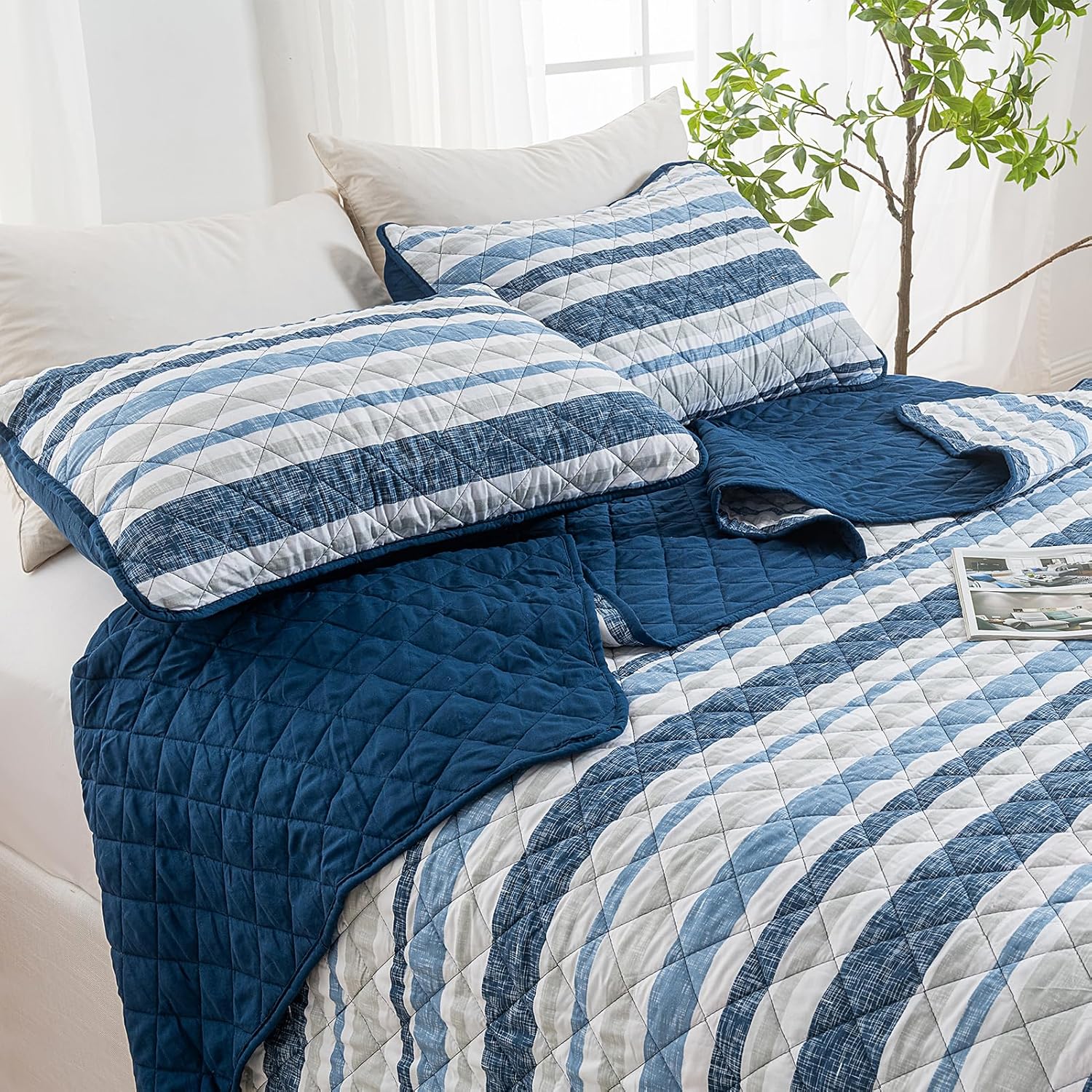 HollyHOME 3 Pieces Reversible Quilt Set, Blue Stripes Design Microfiber Bedspread Bed Cover for All Season, Includes 1 Quilt, 2 Pillow Shams (King, 102"x96")