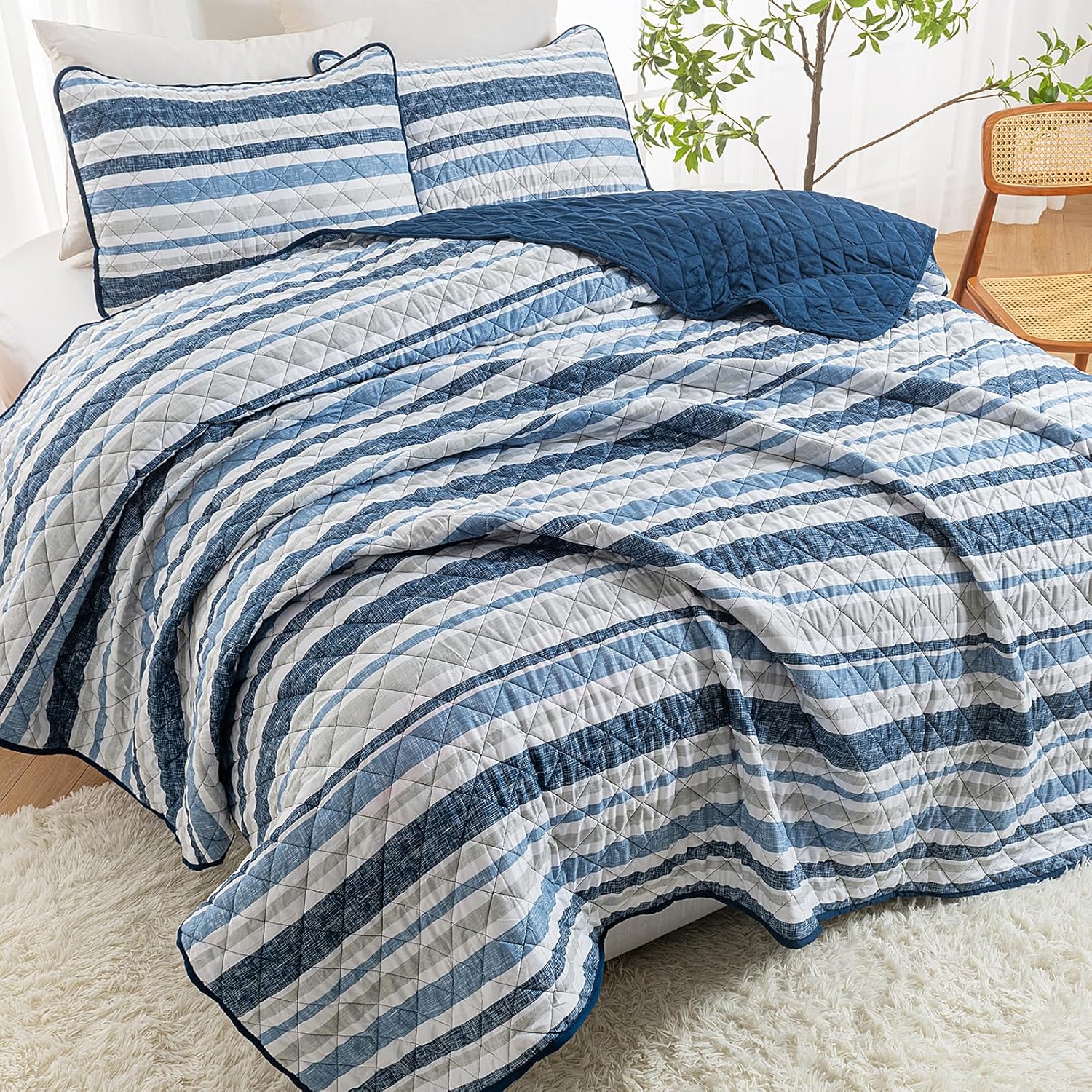 HollyHOME 3 Pieces Reversible Quilt Set, Blue Stripes Design Microfiber Bedspread Bed Cover for All Season, Includes 1 Quilt, 2 Pillow Shams (King, 102"x96")