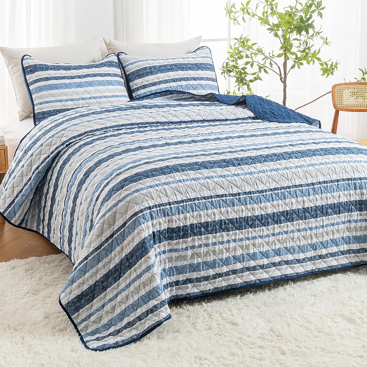 HollyHOME 3 Pieces Reversible Quilt Set, Blue Stripes Design Microfiber Bedspread Bed Cover for All Season, Includes 1 Quilt, 2 Pillow Shams (King, 102"x96")