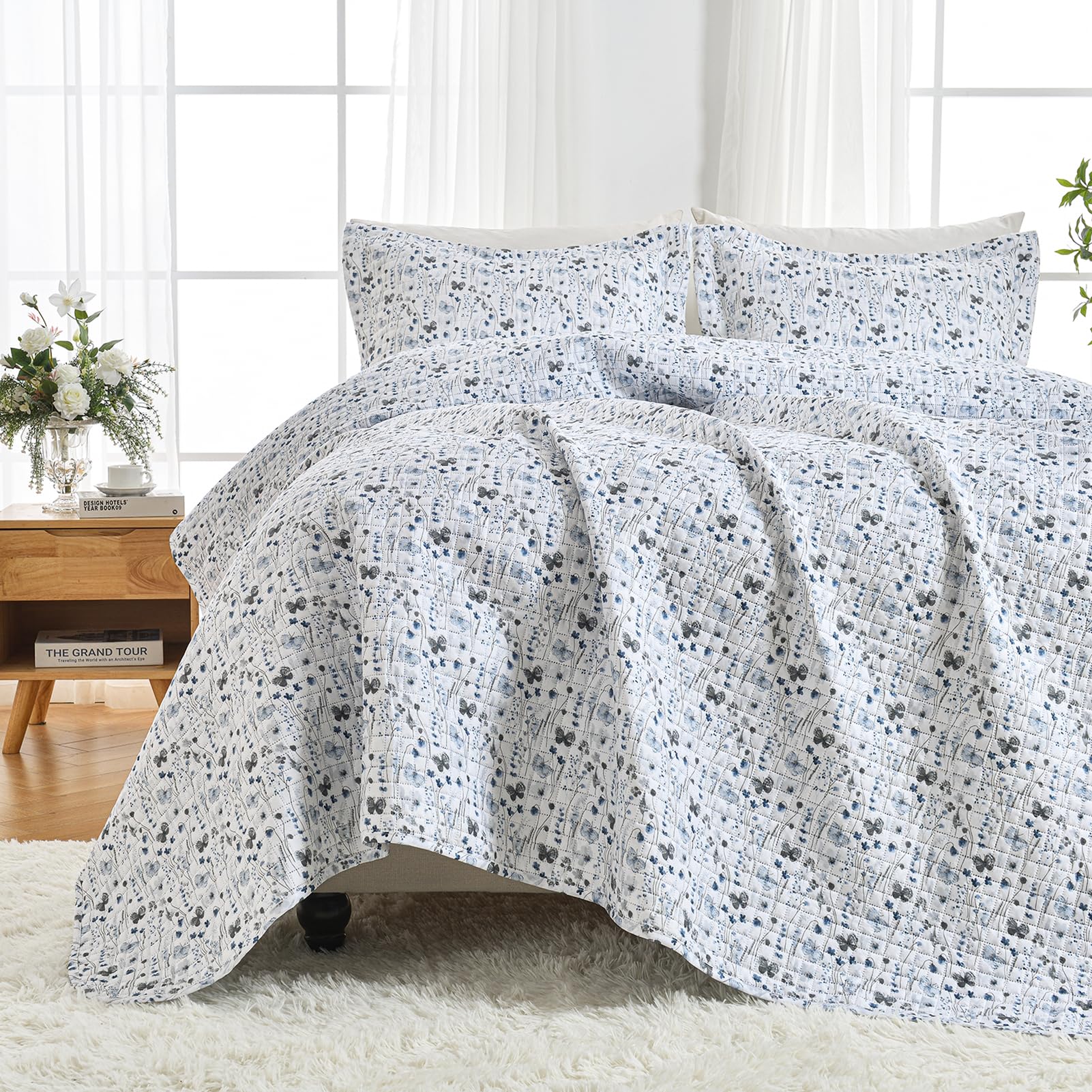 HollyHOME 3 Pieces Reversible Quilt Set, Ink Wash Butterfly Floral Design Microfiber Bedspread Bed Cover for All Season, Includes 1 Quilt, 2 Pillow Shams (Full/Queen, 86"x96")