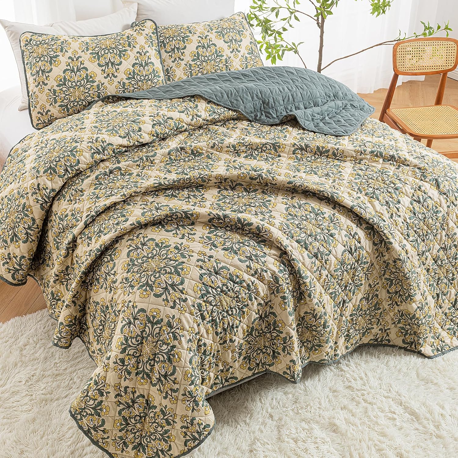 HollyHOME Yellow Flowers 3 Pieces King Size Quilt Sets with Yellow Floral on Brown Design Bedspread Bed Cover, Includes 1 Quilt, 2 Pillow Shams (King, 102"x96")